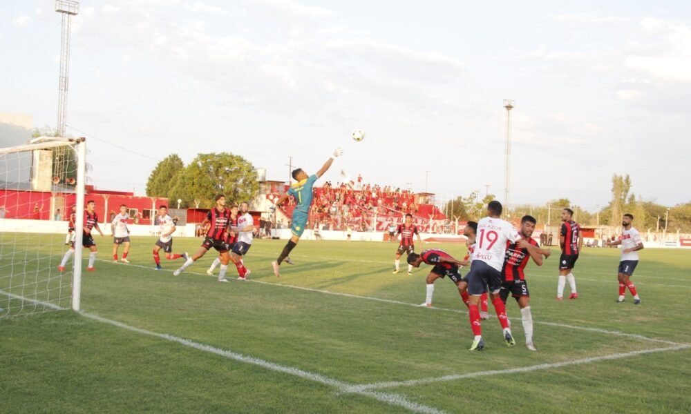 Igualdad sin goles entre Independiente y Douglas