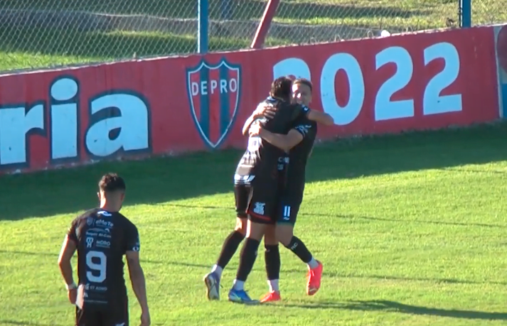 Goleada y punta para el Lobo: Sportivo Las Parejas superó al Depro que se quedó sin DT