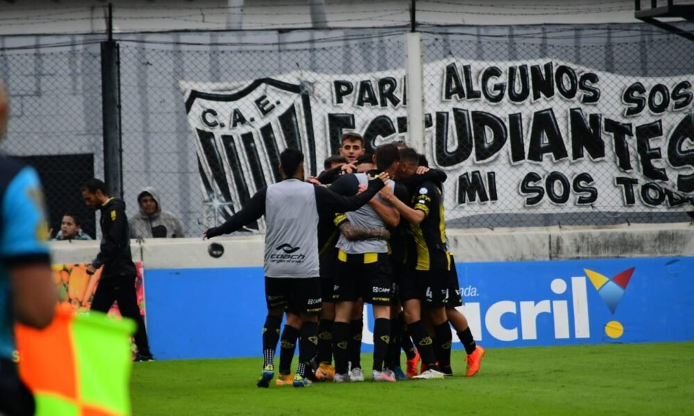 Deportivo Madryn goleó a Estudiantes en Caseros