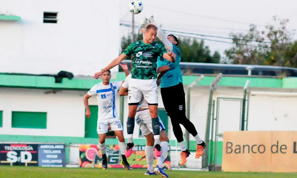 Ferro goleó a Atenas