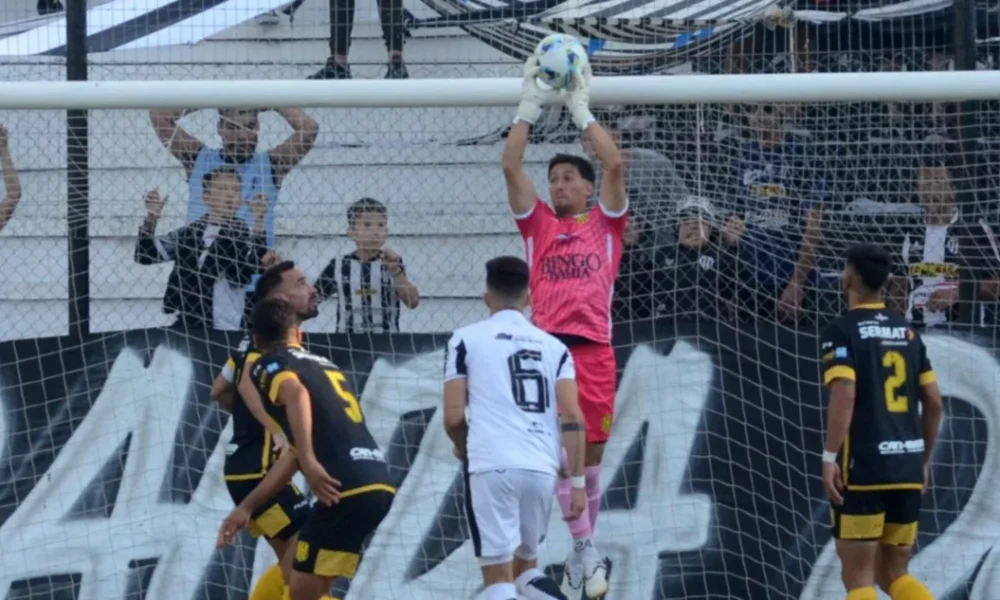 Olimpo y Liniers se miden en el último clásico de las Avenidas del año, con panorama opuesto para ambos