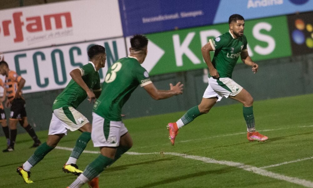 Ferro salió del último puesto con su victoria ante For Ever