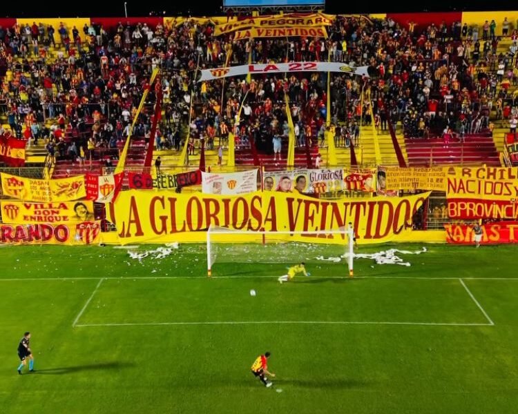 Sarmiento ganó su cuarto partido al hilo y es puntero con puntaje ideal