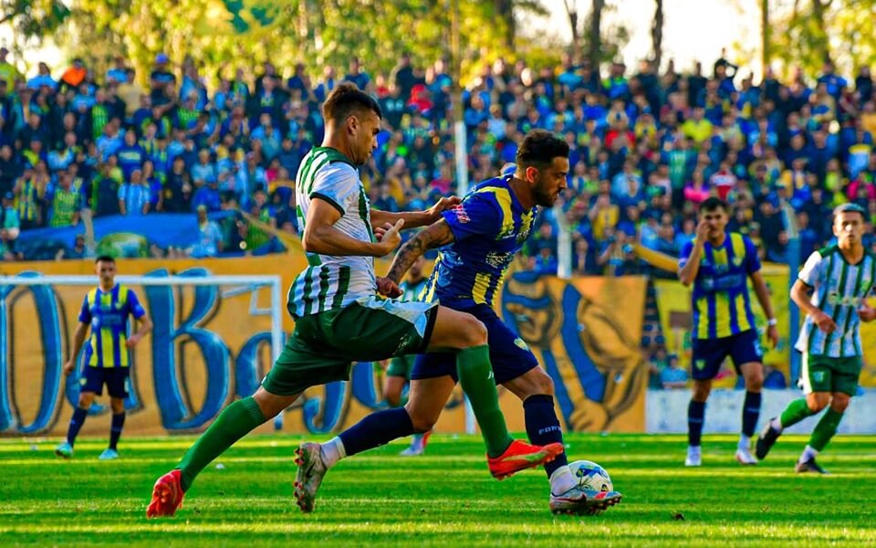 En un clásico con pocas emociones, Juventud y Estudiantes empataron sin goles en El Bajo