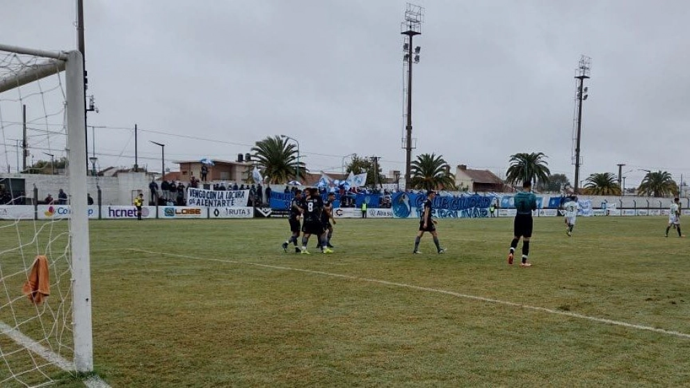 Las Águilas vuelan bien alto: Bolívar derrotó a Ferro y es líder invicto de su grupo