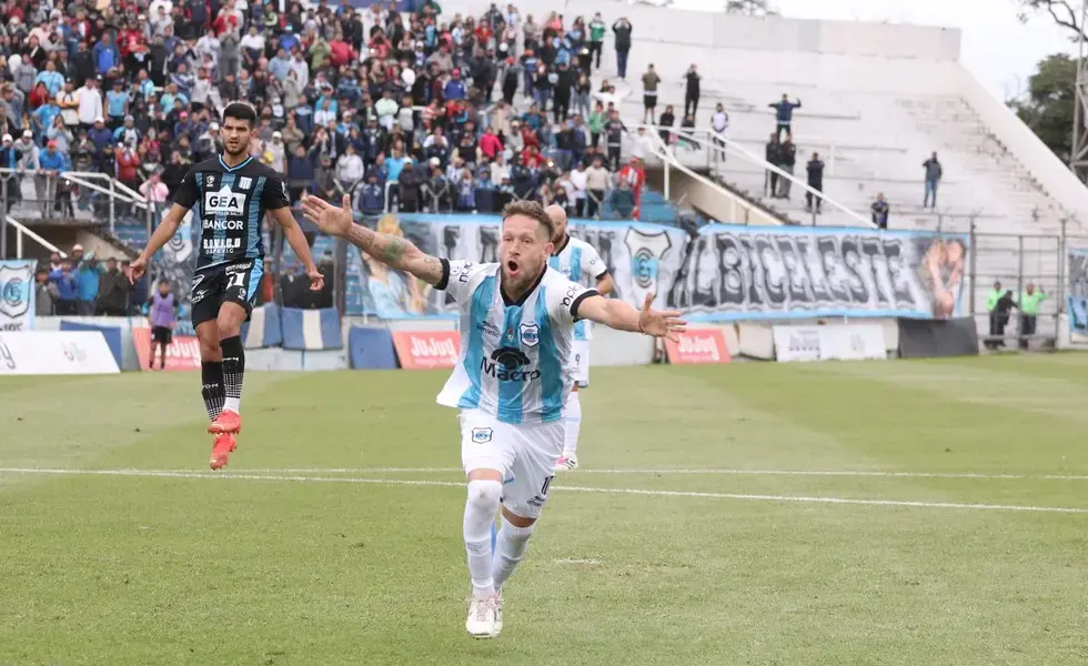 El Lobo jujeño aulló firme ante una alicaída Academia cordobesa: Gimnasia derrotó a Racing y se ilusiona con pelear arriba para ascender