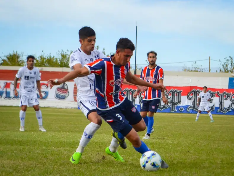 Atenas desató una crisis en San Juan: Peñarol perdió en casa, quedó último y renunció Cristian Bove