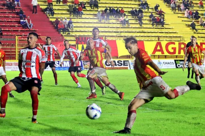 Sarmiento (R) y 9 de Julio de Rafaela igualaron por la mínima