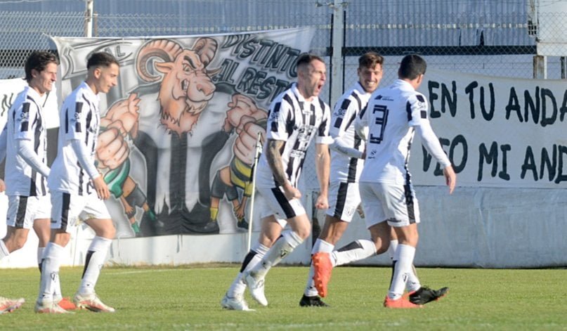 Liniers despertó y ganó tras cinco caídas seguidas