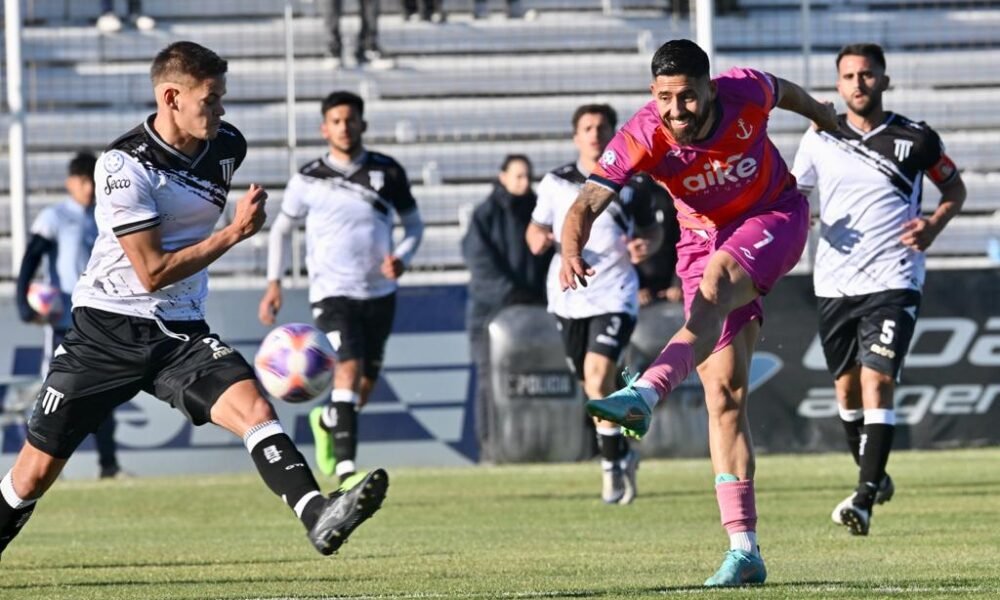 Gimnasia triunfó en Madryn y se mete en la pelea