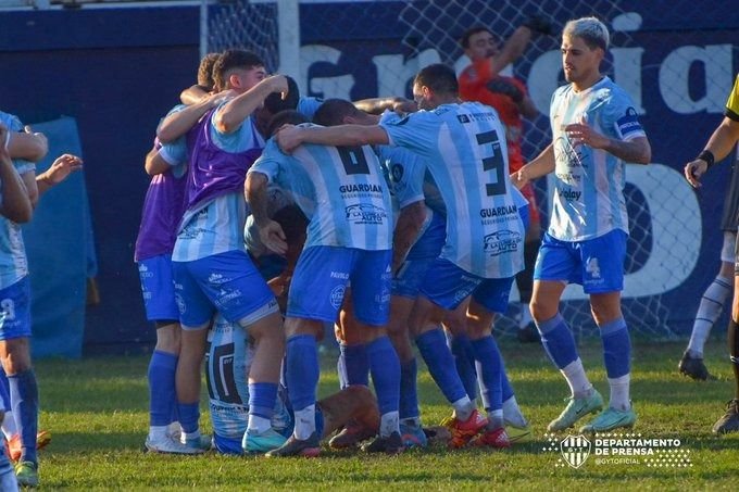 Triunfazo en Formosa y punta para el Albo