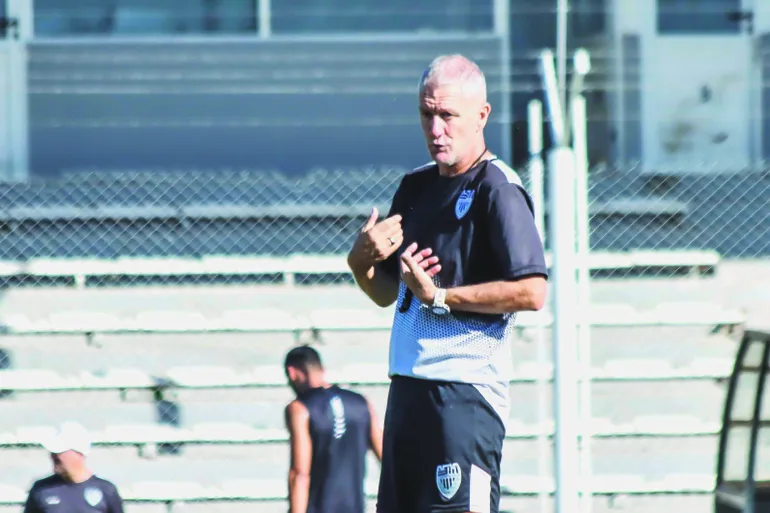 Tras la derrota en Tandil, Lovrincevich se fue de Cipolletti