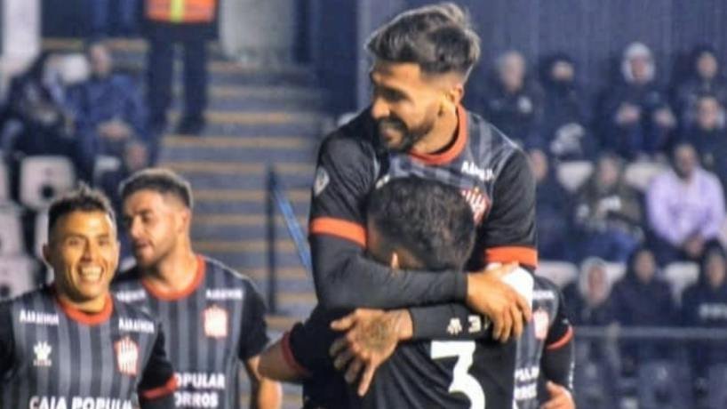 El Santo tucumano se llevó un gran triunfo de Floresta
