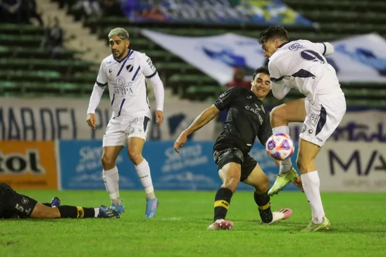 Alvarado ganó y sigue subiendo