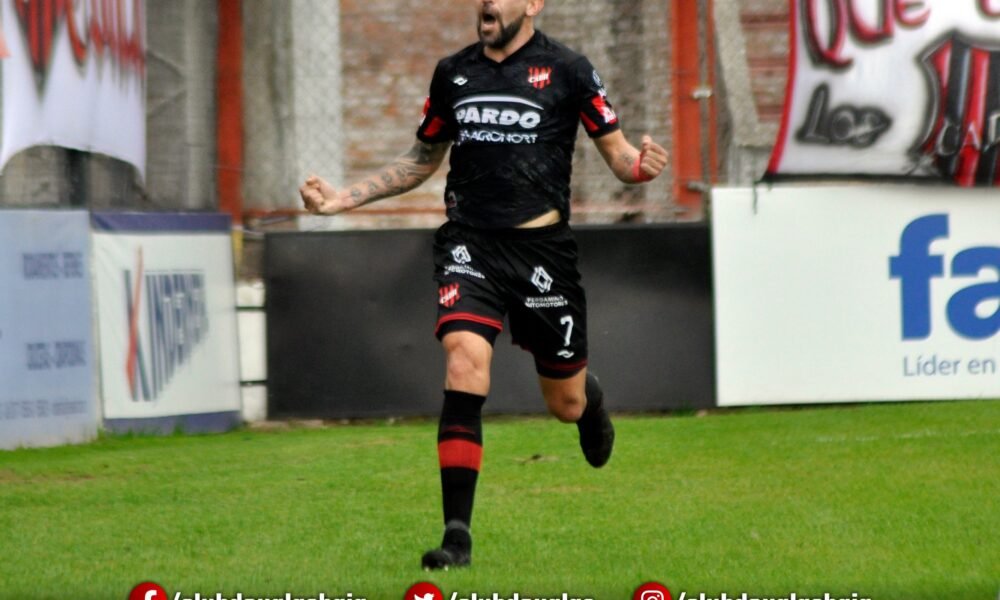 Douglas no para: goleó a Sportivo Las Parejas y se sigue escapando