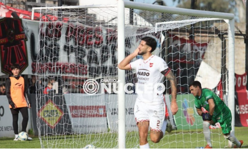 Douglas volvió al triunfo ante Gimnasia y mantuvo la ventaja en la cima