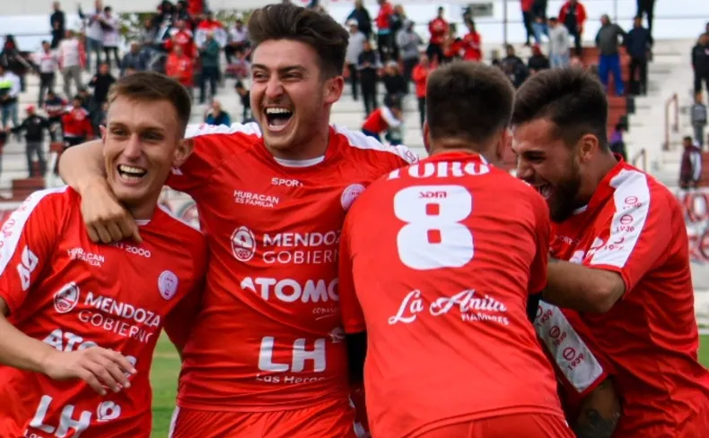 El Globo festejó en el final ante Ferro