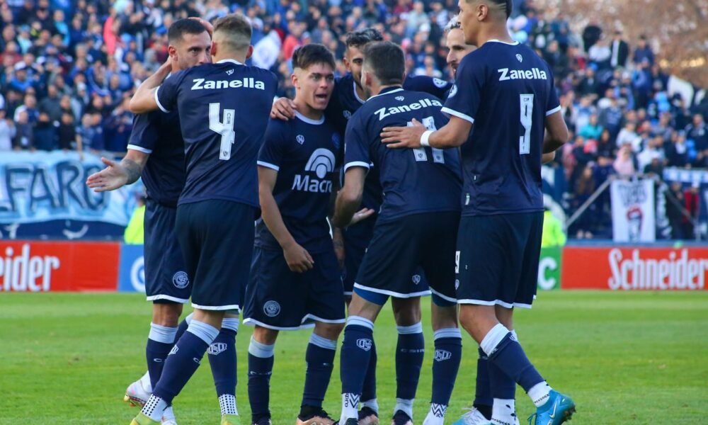 Independiente Rivadavia se mantiene en la cima tras vencer 1-0 a Chacarita en Mendoza