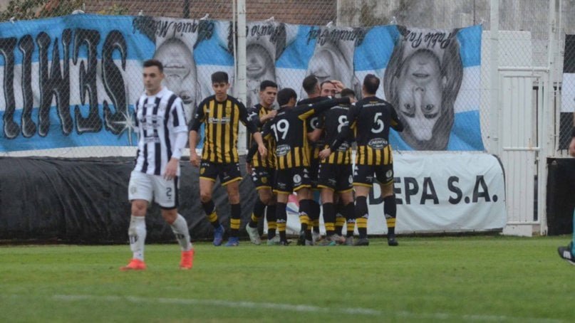 Santamarina logró un triunfo vital ante Liniers y lo hunde aún más en la tabla