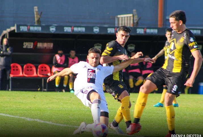 Madryn rescató un empate como visitante