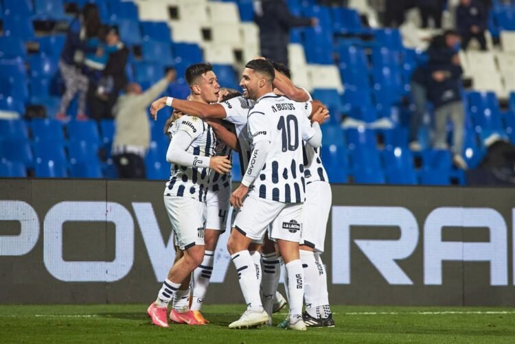 Talleres dio el golpe y sacó a River de la Copa Argentina