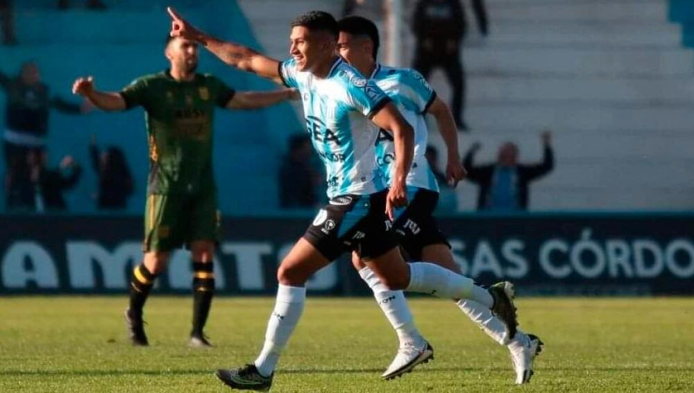 Mitre sufrió un duro revés en su visita a Racing de Córdoba