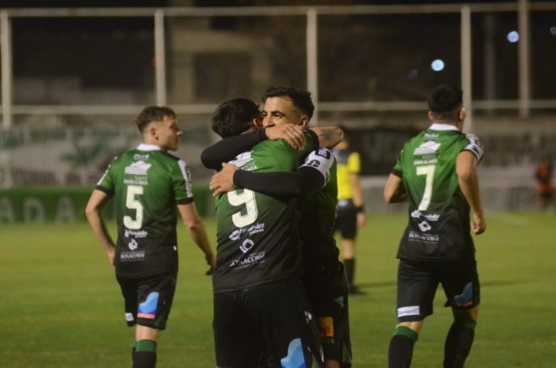 Villa Mitre se lució como local en la previa del clásico