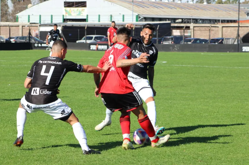 No pasaron del cero: Riestra y For Ever repartieron puntos