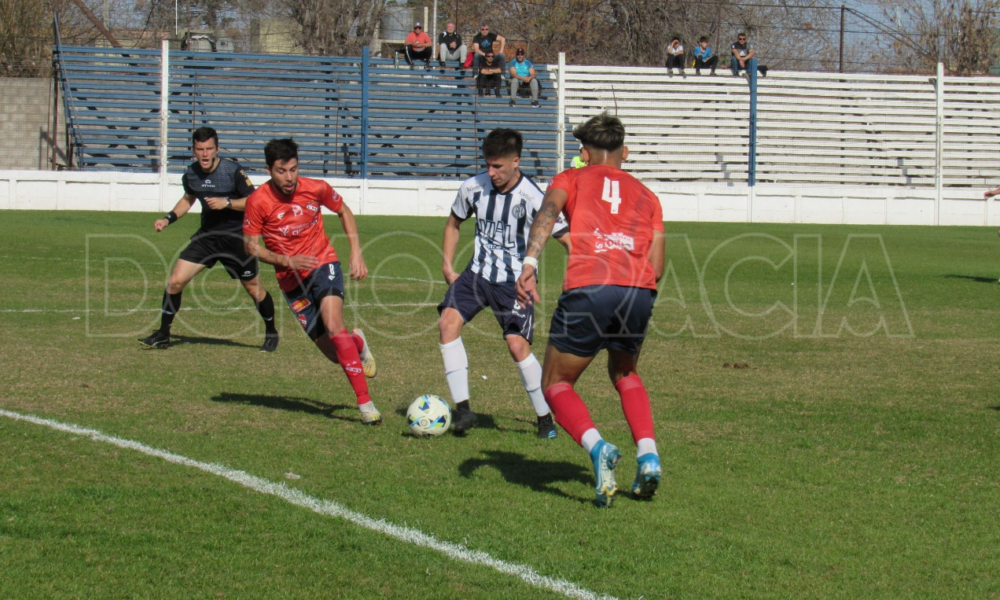 El Linqueño le ganó a Independiente y trepó en la tabla
