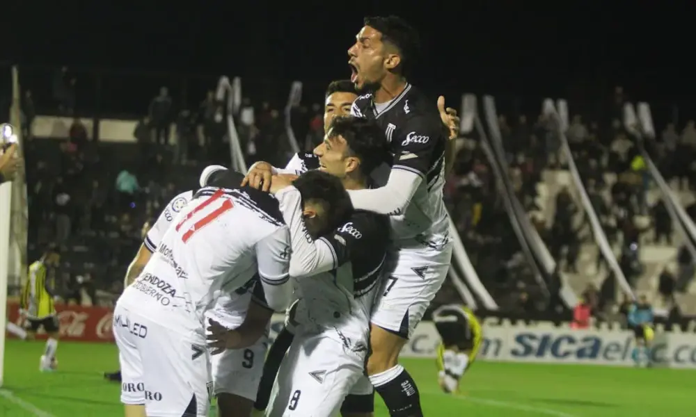 El Lobo arrasó con la Fragata: Gimnasia se lució en Mendoza y vapuleó al líder Almirante para volver al triunfo y meterse en Reducido