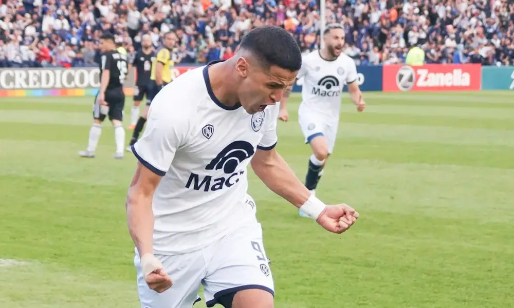 La Lepra se llevó un triunfo tan vital como Malevo: Independiente Rivadavia sufrió, pero venció a Riestra y quedó como escolta a un punto de Deportivo Maipú