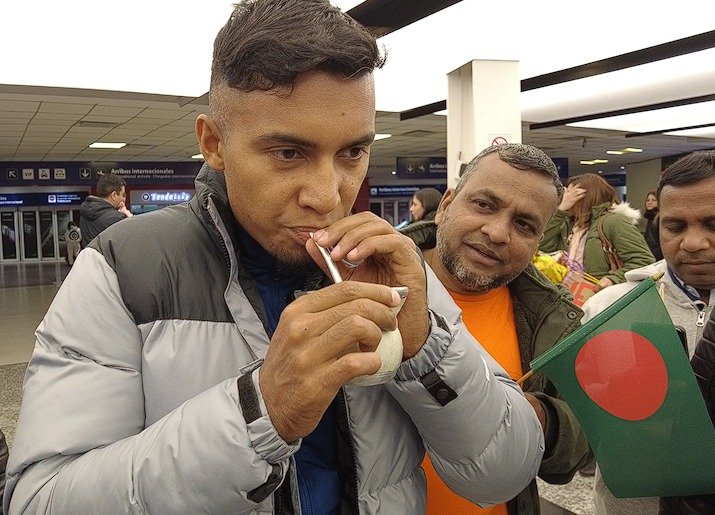 Jamal Bhuyan en suelo argentino: tomó su primer mate y declaró: «quiero que todo el país sepa de Sol de Mayo».