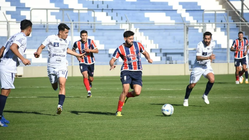 Peñarol salvó un punto frente a Atenas pero quedó más lejos de salir del descenso