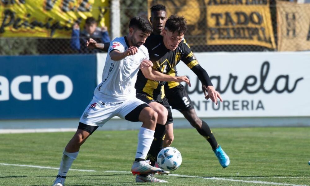 A mano en Puerto Madryn: Aurinegros y Pinchas repartieron puntos