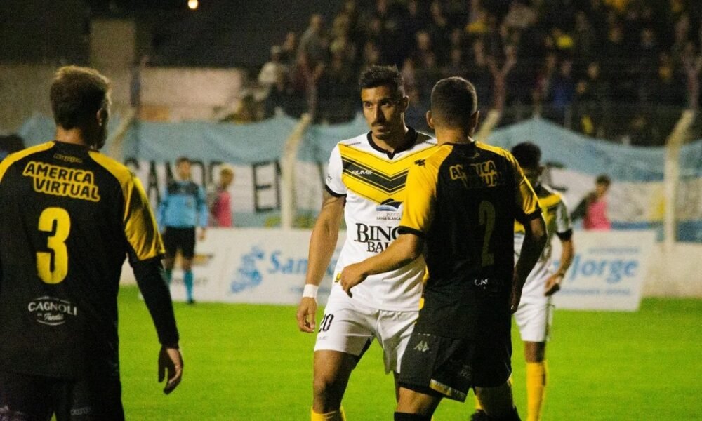 Con el tiro del final: Olimpo rescató un punto ante Santamarina en Tandil