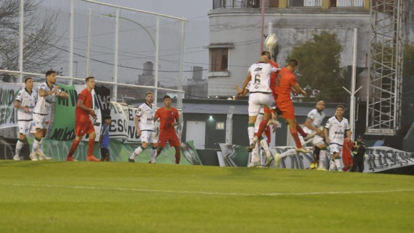 Villa Mitre y Círculo no se sacaron ventajas