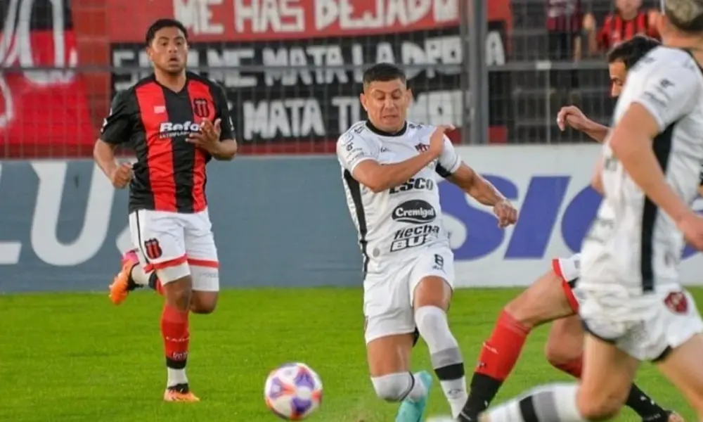 De local, Patronato perdió ante Defensores de Belgrano
