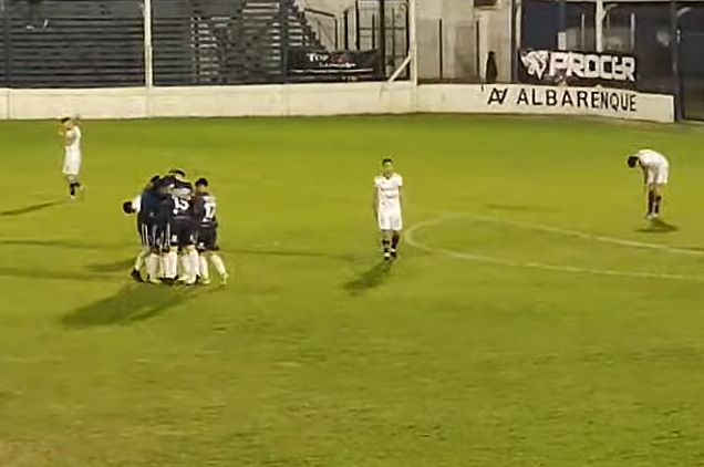 El Linqueño goleó a Defensores y no se baja de la pelea por clasificar