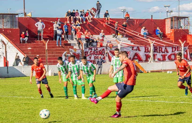 Independiente le ganó a Unión en un partido cargado de polémicas