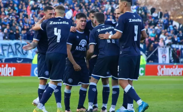 Triunfo agónico y punta para la Lepra