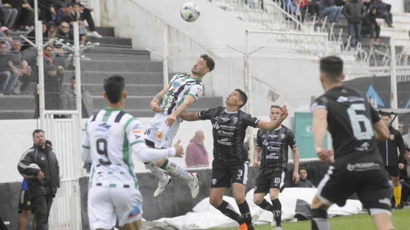 Villa Mitre ganó como visitante ante Liniers y no le pierde pisada a Olimpo