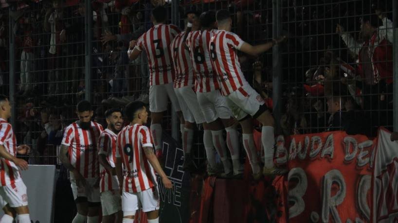 Fiesta en La Ciudadela: San Martín goleó y se ilusiona con el ascenso