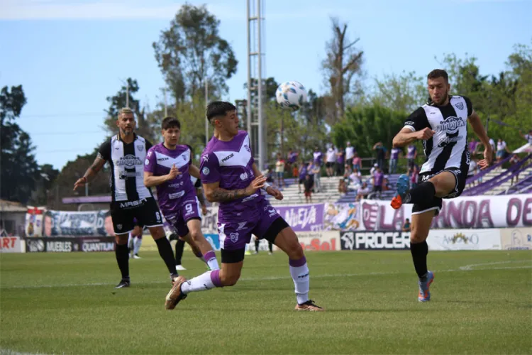 For Ever completó el año ganando en Campana
