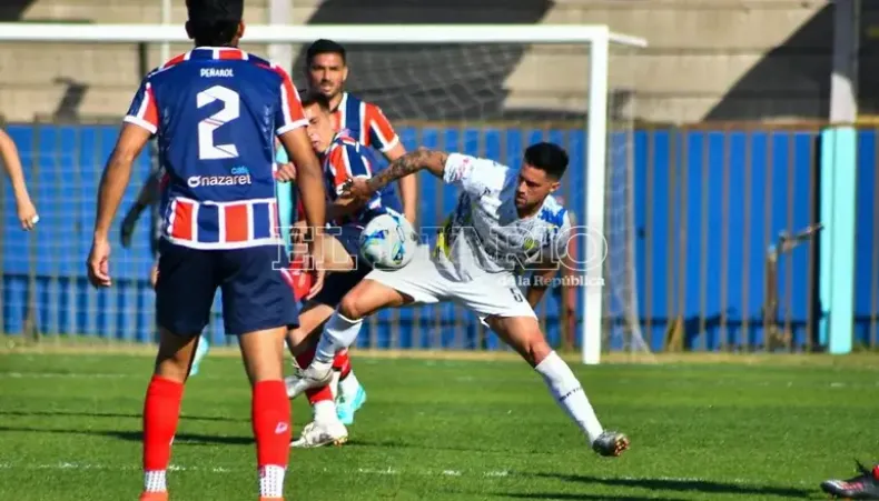 Sin piedad: Atenas aplastó a Peñarol en Río IV y clasificó al Reducido