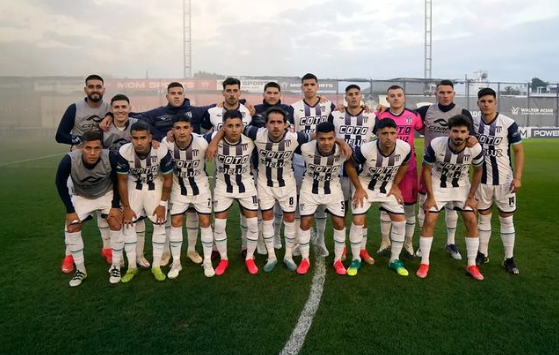 Tristán Suárez venció por 2-0 a Estudiantes (BA) como visitante