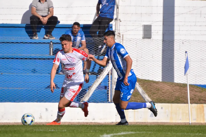 El Raya vuela más alto que el Globo: Argentino de Monte Maíz, ya clasificado a playoffs, derrotó a Huracán Las Heras y se metió en Copa Argentina