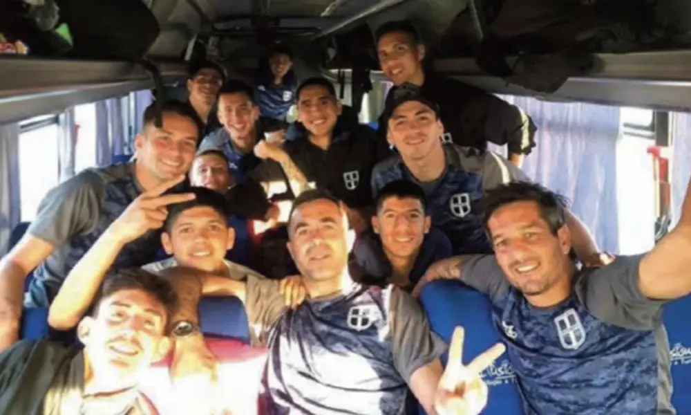 Atenas venció a Bolívar y se metió entre los primeros cuatro
