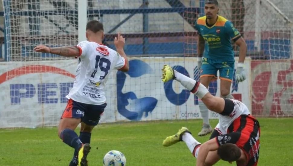 Depro goleó a Douglas como local pero no le alcanzó para seguir con chances de clasificar