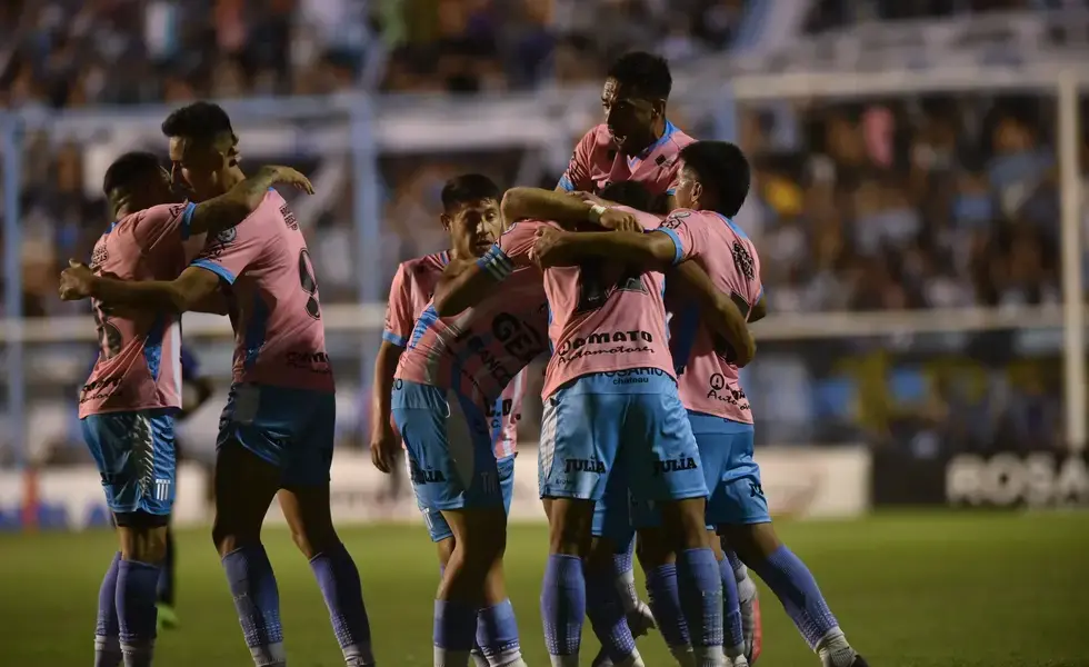 Racing de Córdoba les regaló una gran alegría a sus hinchas al vencer a Gimnasia de Jujuy y complicarlo con sus chances de clasificar al Reducido