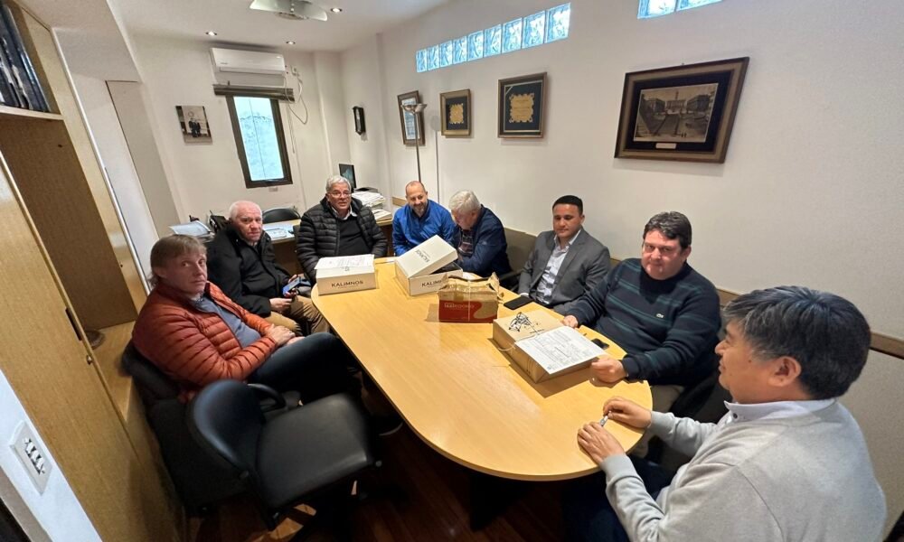 Desempates por la permanencia: Juventud Antoniana pide más entradas y Peñarol no llega a completar el banco